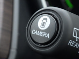 ★マルチビューカメラ★ワイパーレバー先端の「CAMERAスイッチ」を押すことで、車を上空から見下ろしたような映像をカーナビ画面に映し出し、車庫入れや縦列駐車をサポートしてくれます♪