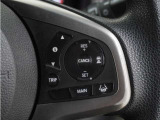 ◆アダプティブクルーズコントロール◆予め設定した車速内でクルマが自動的に加減速。前走車との適切な車間距離を維持しながら追従走行します。【LKAS】車線維持支援システムでステアリング操作を支援。