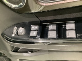 パワーウインドウは運転席でドア4枚とも上下の操作ができるようになっています。子供さんが勝手に操作できないようにロックすることも可能です。