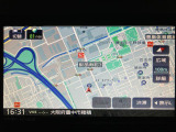 ダイハツ純正ナビゲーションを装備しています☆TVは画像がきれいなフルセグになっていてスマホに入っている音楽もBluetoothで繋いで楽しんでいただけます☆