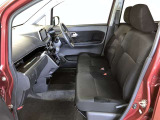 見通しのよいすっきりとした視界で、誰でも運転しやすいです。運転のしやすさは疲れにくさにも繋がりますよ♪