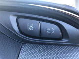 【レーンディパーチャーアラート】ドライバーがウインカー操作を行わずに車線を逸脱する可能性がある場合、ブザーとディスプレイ表示による警報でお知らせします。