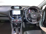 運転席周りのレイアウトをご覧ください。ナビゲーションが綺麗に装着されすっきり収まってますね!