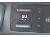 運転席と助手席にシートヒーター・ベンチレーションが付いています。