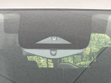 【インテリジェントエマージェンシーブレーキ】フロントカメラで前方の車両や歩行者を検知。衝突しそうな時は衝突被害軽減ブレーキが作動、衝突回避をサポート。より安全にドライブをお楽しみいただけます。