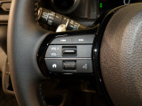 【ステアリングリモコン】ステアリングにオーディオ調節可能なスイッチが装備されていますので運転中でも視線をそらさずにオーディオの調節が可能です!