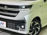 【LEDヘッドライト】悪天候や夜間走行時も良好な視界を確保し安心して運転できる高輝度LEDヘッドライトを装備!点灯速度が早く、消費電力も抑えられています。