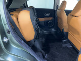 【シートアレンジ】リアシート座面を持ち上げると、背の高い荷物を積むのに便利なトールモードに変身します!多彩なシートアレンジで使い勝手良好!