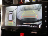 パノラミックビューモニター付きです。車両を上から見たような映像をディスプレイオーディオ画面に表示。運転席からの目視だけでは見にくい、車両周辺の状況をリアルタイムでしっかり確認できます。