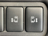 【両側パワースライドドア】スマートキーや運転席のスイッチで後席両側スライドドアの開閉が可能♪電動だから力を入れてドアを開ける必要が無く、小さなお子様でも簡単に開け閉めでき快適です♪
