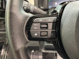 ステアリングにオーディオ操作スイッチが付いています。オーディオ画面に直接タッチしなくても操作が出来ますので、運転に集中できます。