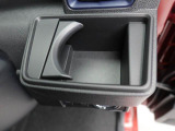カップホルダーは運転席や助手席からちょうど手の届く位置です!!