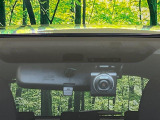 【プリクラッシュセーフティ】前方の車両等を検知し、衝突しそうな時は警報で注意を促し、ブレーキを踏む力をサポート。ブレーキを踏めなかった場合は衝突被害軽減ブレーキが作動、衝突回避をサポートします。