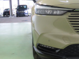 LEDヘッドライトは、点灯の瞬間から光量を発揮し、突然暗くなるトンネルなどでの安定感を高めます。