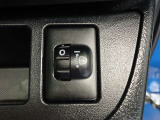 積載時に後ろが下がってライトが高くなったことによる相手車への眩惑を防止する焦点調整ができます