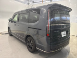 雨の日は中古車は選びにくいですよね。でも当店なら安心です。電話予約を頂ければ屋根下へ移動させて頂きます。雨でもじっくりご検討いただけます。