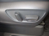 パワーシート搭載。微妙な調整が手軽にでき、ピッタリのポジションで運転することが可能です。