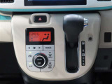 オートエアコン装着車です^^温度設定をすれば、自動で快適な空調に・・・★★