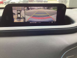 【360&deg;ビューモニター】  とても分かりやすい、クルマの上から見下ろしたような映像で、駐車サポートをしてくれます。