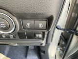 電動スライドドアのスイッチです。
