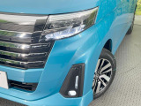 【LEDヘッドライト】悪天候や夜間走行時も良好な視界を確保し安心して運転できる高輝度LEDヘッドライトを装備!点灯速度が早く、消費電力も抑えられています。