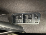 【パワーウインドウ】運転席のスイッチで、各席の窓ガラスの開閉ができます!あると便利ですよね!