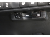 高速道路の利用時に便利なETC。料金所での停車や小銭を探す手間がなくなり快適です♪見た目もすっきりとしたビルトインタイプを装備しています。
