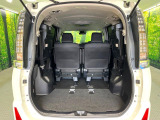 後席を格納すると、これだけの広さが!シーンに合わせたシートアレンジで、大きな荷物も積むことが出来ます♪