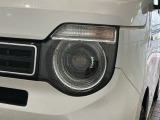 LEDヘッドライトは、点灯の瞬間から最大光量を発揮し、突然暗くなるトンネルなどでの安定感を高めます。