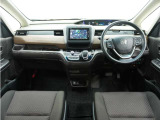 ◆視界広々で非常に運転しやすくロングドライブでも疲れを感じさせないすっきりとまとまったインパネ周りです。