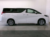 外装も納車前には磨き上げ、とってもキレイな状態に仕上げます。みなさま納車時はかなりワクワクしてお越し頂けますので、その期待を裏切ることのないよう、誠心誠意頑張ります☆