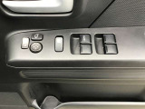 パワーウィンドウやドアミラーのスイッチ等は運転席右側へ集中してます