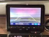 【バックカメラ】運転が苦手な方も車庫入れラクラクです!ギアをリバースに入れれば自動的に切り換わりますので、面倒な操作は不要です♪狭い駐車場もお車を傷つけず安心ですね!