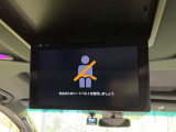 【フリップダウンモニター】大画面モニターで後席でもエンタメをお楽しみいただけます。小さなお子様にも大人気の装備です♪