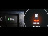 コーナーセンサーを装備。障害物までの距離に応じて警告音を変えてお知らせ。縦列駐車時や駐車場・車庫等での取り回しをサポートします。詳細は販売店スタッフまでお尋ね下さい。