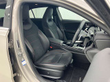 運転席と助手席です。クリーニング専門のスタッフにより隅々まできれいに仕上げております。乗り出しから気持ちよくお使いいただけます。