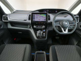 運転席から視界が左右に広く隅々まではっきりと見渡せます。クルマの先端も把握しやく安心して運転できます。