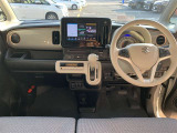 運転席周りもシンプルですが操作がしやすいデザインとなっております!