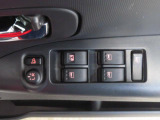電動格納ミラーあり。駐車の時に便利です。パワーウインドウも付いてます。