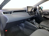 運転席周りのレイアウトをご覧ください。ナビゲーションが綺麗に装着されすっきり収まってますね!