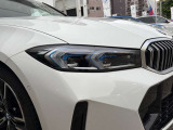 また、BMW正規認定中古車は、エマージェンシーサービスが自動付帯。24時間365日、皆様のカーライフをサポート致します。確かな安心のうえで、「駆けぬける歓び」をご堪能ください。