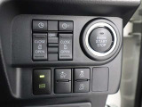 人気の【両側電動スライドドア】外から取っ手を引いたり、車種によってはボタンを押すだけでスライドドアの開閉が可能!鍵のボタンでも操作が出来て雨の日など少し離れたところからドアのかけ締め便利機能です!