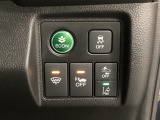 Hondaセンシング用の、VSA(ABS+TCS+横滑り抑制)解除と路外逸脱抑制機能のオンオフスイッチなどはハンドルの右側に装備しています。燃費に役立つECONボタンもここです。