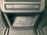 【ISOFIX(アイソフィックス)】お子様がいらっしゃるご家庭は必見!後席にチャイルドシートを直接金具に固定出来るISOFIX規格対応の座席です♪シートベルトのみを使用しての固定よりも安定します!