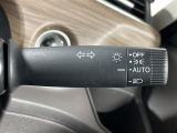 【オートライト(AUTO)】外の明るさをシステムが感知して、自動でヘッドライトが点灯します!ヘッドライトをつけ忘れを防ぐ便利機能です。