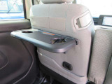 便利なカップホルダーを装備しています。缶ジュースを開けて運転していると振動で倒れないかヒヤヒヤ、意外と置き場に困るもの。 意外に重要な装備ですね。