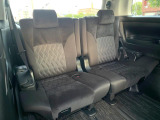 後部座席も気になるようなキズ・汚れやへたり等、大きなダメージはなく、良好な状態です。