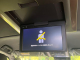 【後席モニター】家族や友人とお出かけする機会が多い方に大人気の後席モニターを装備!見やすい位置に画面がありテレビやDVDの視聴も快適!友達もお子様も、後席にしか乗らなくなるかも??