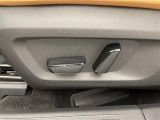 【パワーシート(電動シート)】シートを電動で、前後にスライドまたは上下の高さなどを調整することができます!細かい操作もスイッチ一つでできるので、とても便利です!
