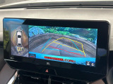 【パノラミックビューモニター】専用のカメラにより、上から見下ろしたような視点で360度クルマの周囲を確認することができます☆死角部分も確認しやすく、狭い場所での切り返しや駐車もスムーズに行えます。